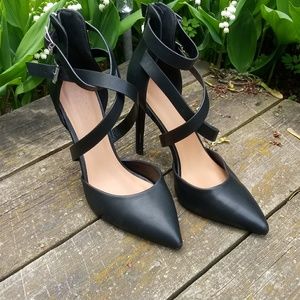 LIKE NEW Charlotte RUSSE Heels